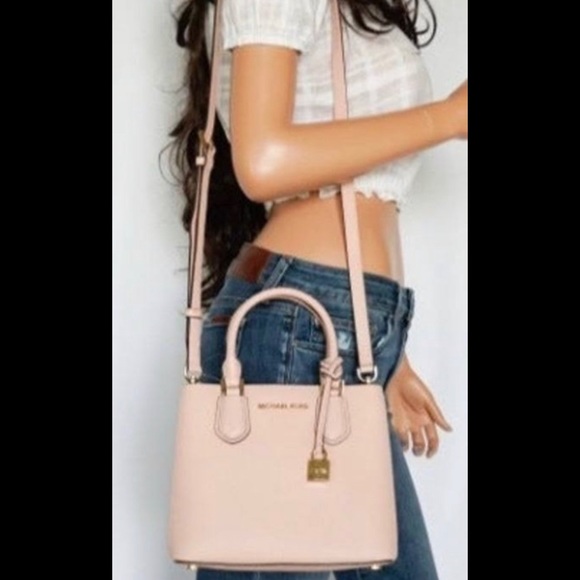 MICHAEL KORS Women's Mercer Messenger Crossbody - Picture 4 of 16